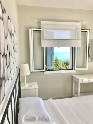 Armonia Villa, Stunning views, private pool, peaceful location, sleeps 2-7 - Villas