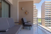 Newly Remodeled -- Flawless King Bed Suite with Luxurious Patio - Outdoor TV!