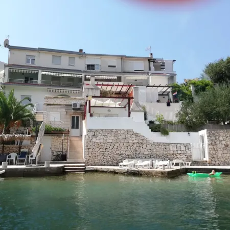 Apartment Olly seafront large terrace with barbecue 4 sunbeds and garden