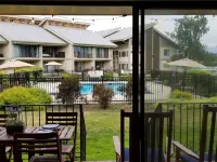 New Remodel! Lakeside Condo w/ Pool, Kayaks, Bikes サンドポイントのホテル
