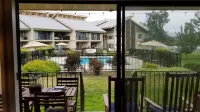 New Remodel! Lakeside Condo w/ Pool, Kayaks, Bikes
