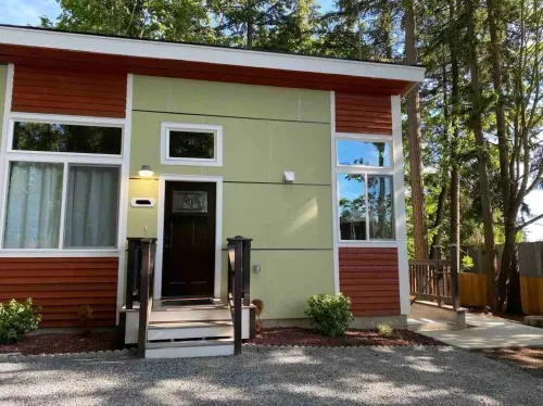 Upscale Modern Private Cottage