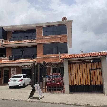 Cozy Apartment, Wood/fireplace, close to City