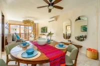 Casa Kaia, Luxury Boho-chic 2BD 2BA Ocean View Condo, Pool, Pets OK, ZONA DORADA