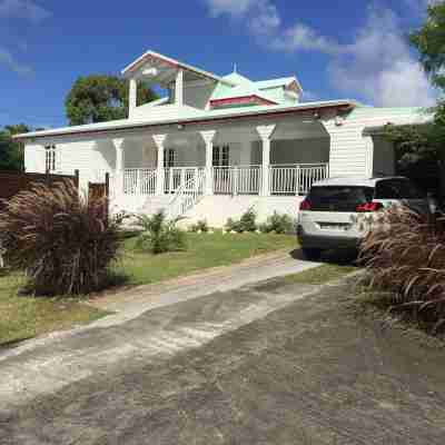 Villa Kreyol Lecusson - Private Pool & Walking Beach in Saint-François Hotel Exterior