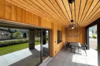 New 3.5 room apartment with chalet interior, terrace and views of the mountains!