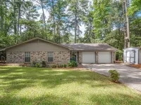 Little Getaway Paradise on the Golf Course w/Resort Amenities! Hotels in Holly Lake Ranch