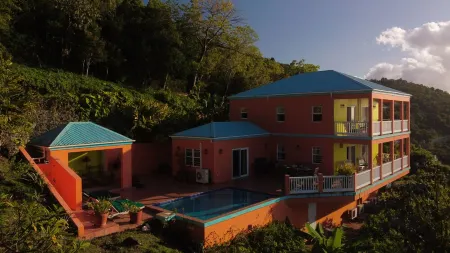 Stunning Villa in a Most Desirable Location on Tortola Отели рядом с достопримечательностью «Нанни Кей»