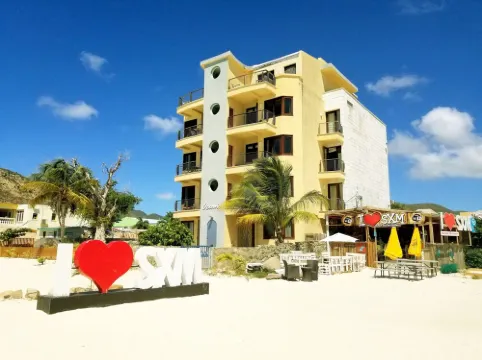 Luxury Beachfront 2 Bedroom Condo In The Heart Of Philipsburg/Great Bay
