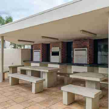 A fantastic modern and spacious apartment right on Umhlanga main Beach Others