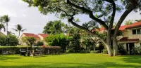 Surf and Racquet Club Paradise with Pickleball Courts/Pool/Air Conditioning