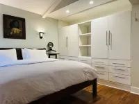 Home Close to Beach and Downtown. Licensed short term rental. Hotels near Downtown Kelowna