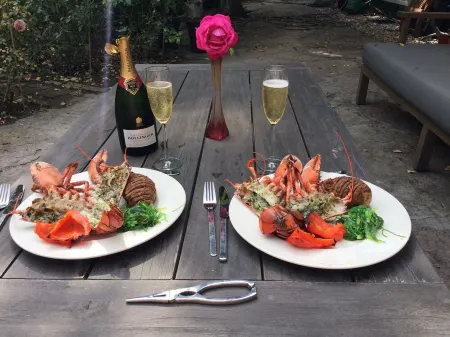 60 m2 luxury apartment with double jacuzzi and private Finnish sauna, in villa Отели в г. Осс