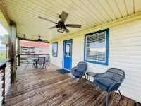 Anchors a-Wave - remodeled, cozy 3/2 home is ready for your coastal vacation