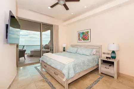 Penthouse at Tessoro with unique views - 1404