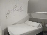 Apt FAN Guarujá beach side, 1 or 2 bedrooms, 1 parking space Wi-Fi Air Net Netflix Smart Tv AR