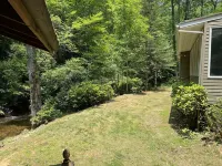 Mountain Valley Hideaway with 1000' of Stream!! Hotel dekat Vogel State Park