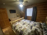 Cabin- no cleaning fees: Cranberry Fest, waterparks, trail riding for utv/atv