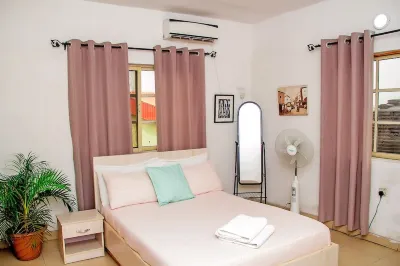 ARO | Ensuite 2BED Flat (Ogba, Ikeja) 住宿飯店