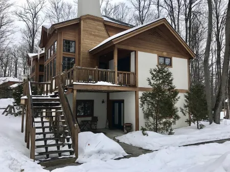 Boyne Mountain 5 bedroom/4 bathroom Disciples Village, Luxury + Starbucks!