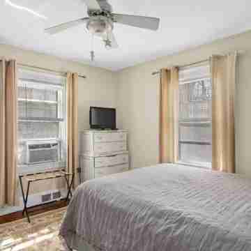 Point Cottage in Newport, Pet Friendly, Walk to Water. Book Early & Save Rooms