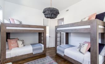Stunning Modern Downtown House - 0222l12000lmu3818DBD8 R 339 206 R5 D
