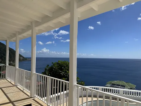 Spacious apartment near attractions with a wonderful view!