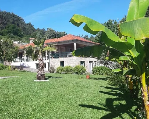Typical house with swimming pool Hotels in Valença