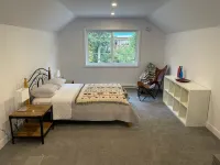Brand New Spacious 5-Bed Retreat in Sunshine Valley