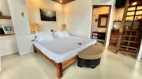 Jungle, waterfall, sea view, 5 minutes from beach, lap pool & gym. Bird watching 住宿飯店