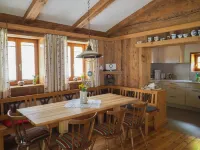 Cozy hut in a quiet location with a view of the mountains and close to the lake