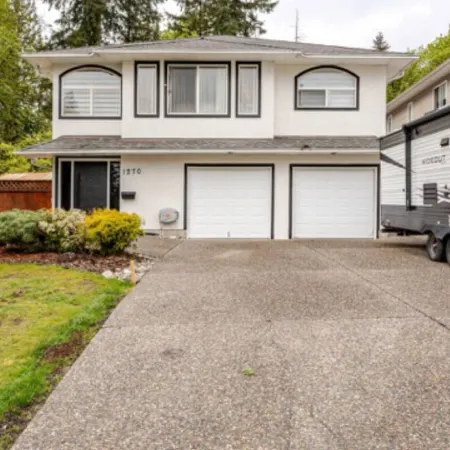 Luxurious & Modern 2 Bedroom Private Suite in Coquitlam 1 Family