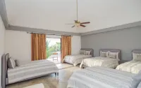 Brand new 5BR Villa, Very close to beach