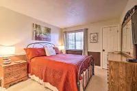Slopeside Condo with Hot Tub and Game Room Access! - balcony