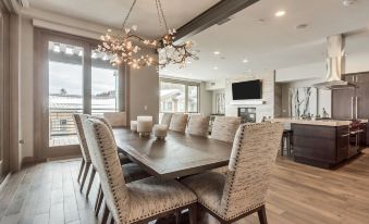 Platinum Two Bedroom 2 Apartment Hotel by Redawning