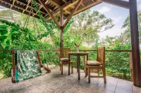 The Hummingbird Hotel in zona Colón Island