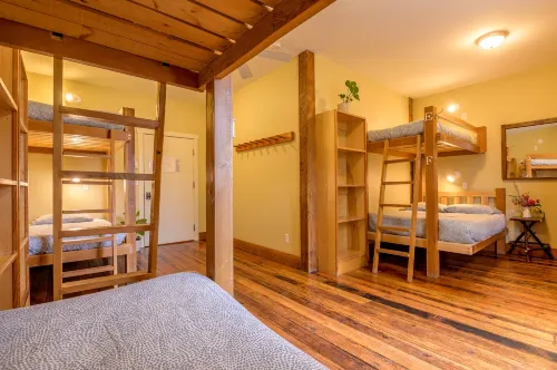 Riding Fool Accommodation Hotels in Courtenay