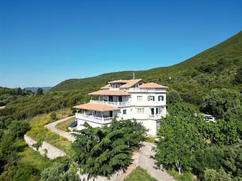 Eleftherion Comfort Living Lefkada Hotels in Ellomeno