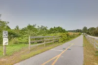 1 Mi to Sand! Mid-Cape Chatham w/ Furnished Deck - 4성급