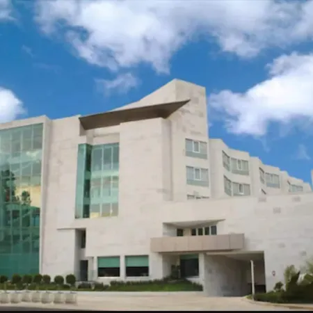 Hotel Madeira Отели рядом с достопримечательностью «Торговый центр Plaza Millenium (Тлальнепантла)»