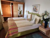 Aparthotel Fackler Hotels near Pfarrkirche St. Quirinus