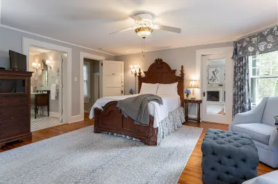 Pinecrest Bed & Breakfast