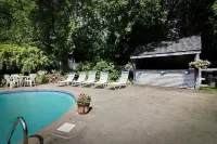 Auberge Lakeview Inn - Pools