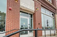 Unique & Stylish Studio Loft in Huntington! - Holiday Apartments