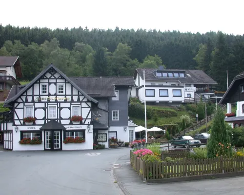 Gasthof Zum Dorfkrug Hotels in Zuschen