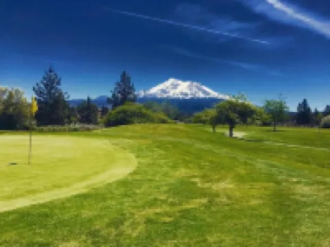 Lake Shastina Golf Resort Hoteles en Weed