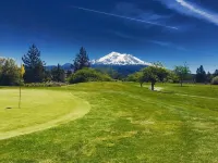 Lake Shastina Golf Resort Hotel di Weed