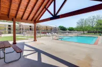 Direct Guadalupe River Access! Hill Country Condo -  Apartamentos vacacionales