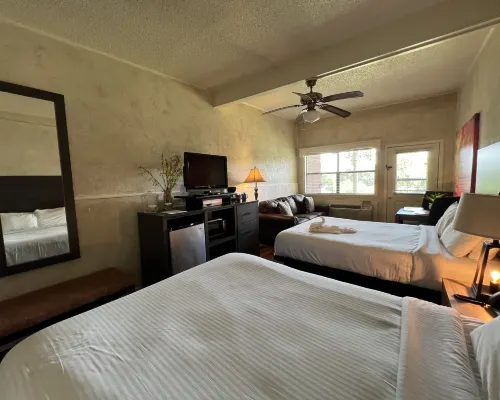 Mountain Harbor Queen Guest Room on Lake Ouachita Hotels in Montgomery County
