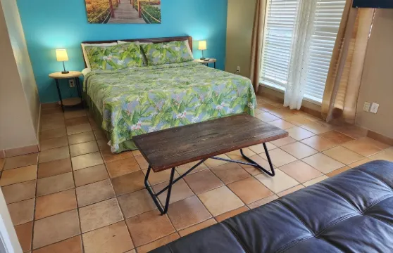 上平台酒店及酒吧 - 限成人